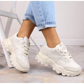 Ženske sportske cipele na bež platformi eVento 5465 1