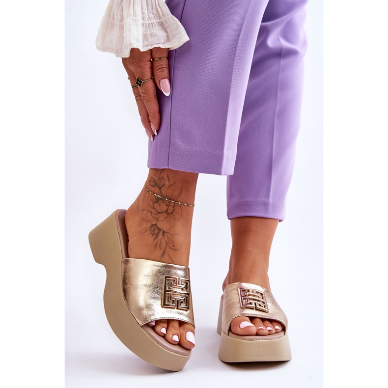 Lemar Ženske kožne papuče s platformom sa zlatnim Renna ukrasom 1