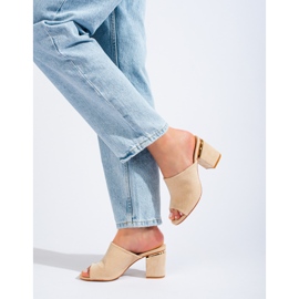 Vinceza bež mule na stupu 2