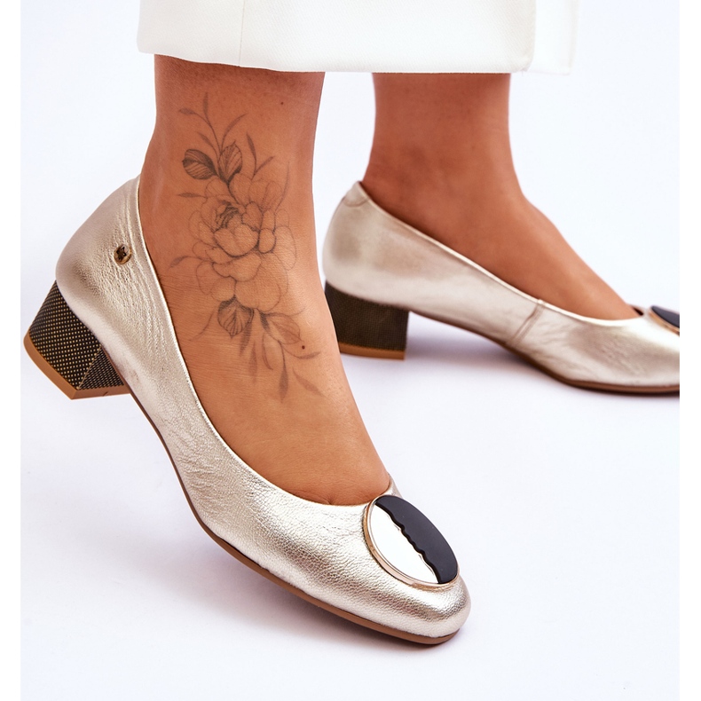 Kožne cipele na nisku petu Maciejka 05960-25 zlatne zlatni 2