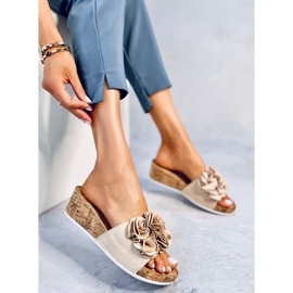 BM Sandale na klin s cvjetovima od Peluso Beige bež 1