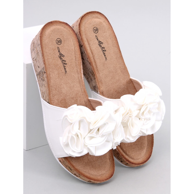 BM Sandale na klin s cvjetovima od Peluso White bijela 1