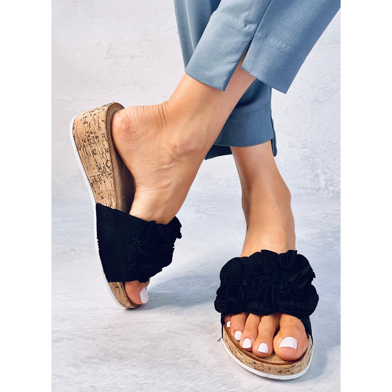 BM Sandale na klin s cvjetovima od Peluso Black crna 1