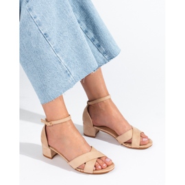 Bež sandale s niskom petom od brušene kože iz Sheloveta 1