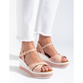 Ružičaste ženske sandale na klin od brušene kože Shelovet ružičasta 2